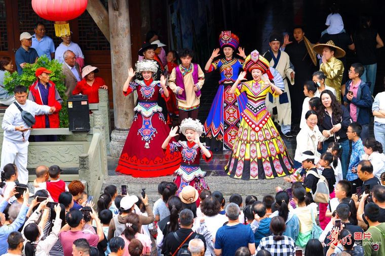 文旅融合 古镇客来