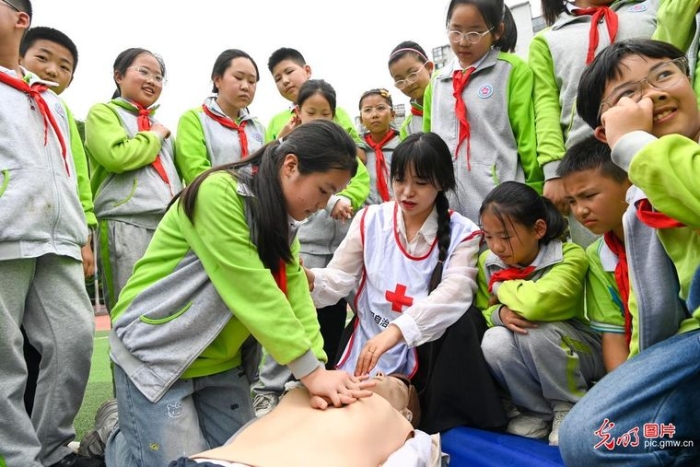 急救教育进校园 播撒安全种子