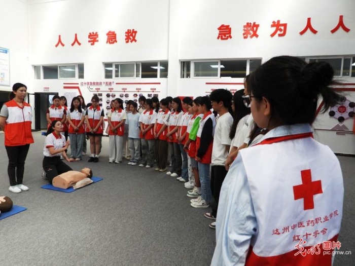 急救教育进校园 播撒安全种子