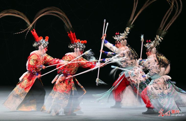 赣剧《李迩王》演绎东方韵味