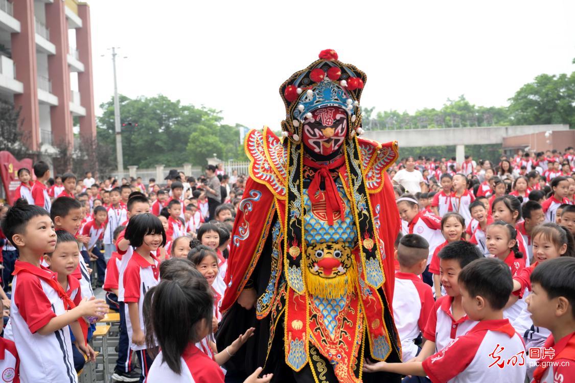 【文化和自然遗产日】非遗薪火代代传 匠心接力续华章 【文化和自然遗产日】非遗薪火代代传 匠心接力续华章