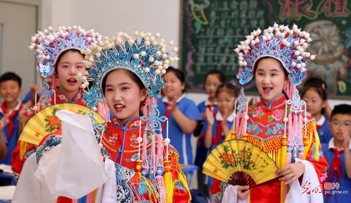 【文化和自然遗产日】非遗薪火代代传 匠心接力续华章 【文化和自然遗产日】非遗薪火代代传 匠心接力续华章