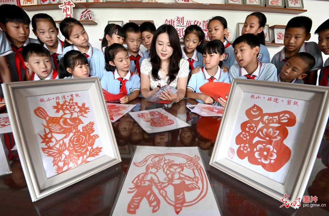 【文化和自然遗产日】非遗薪火代代传 匠心接力续华章 【文化和自然遗产日】非遗薪火代代传 匠心接力续华章