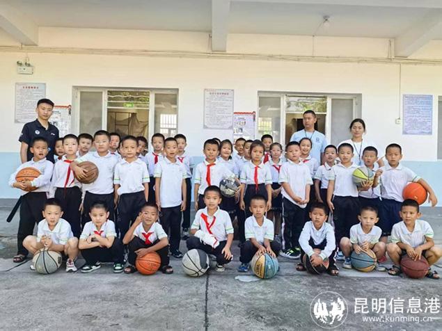 李颖协助小篮球社团上课（一二年级）