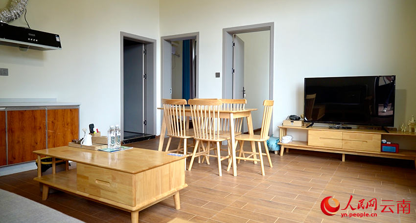 曼广居民小组将原来傣族民居用来放置生产、生活用具的一楼闲置空间改造为旅居房。图为旅居房内布局。杨林凯-摄