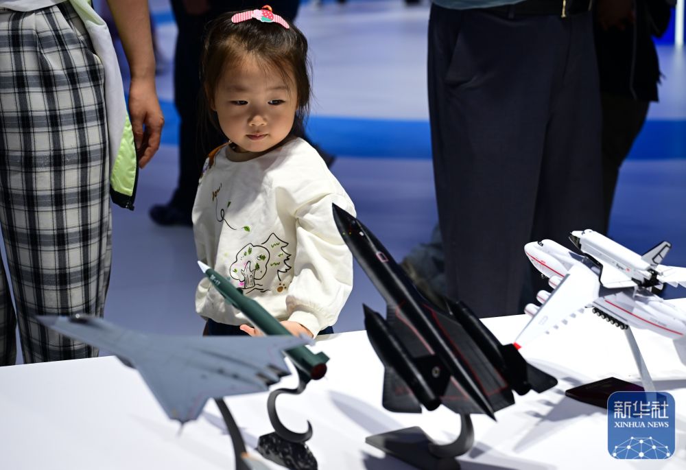 e6dc3b5d4f8245af99d869e6d6ff0f71