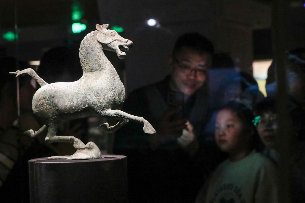 “马元素”文创产品引领中国春节消费新潮流