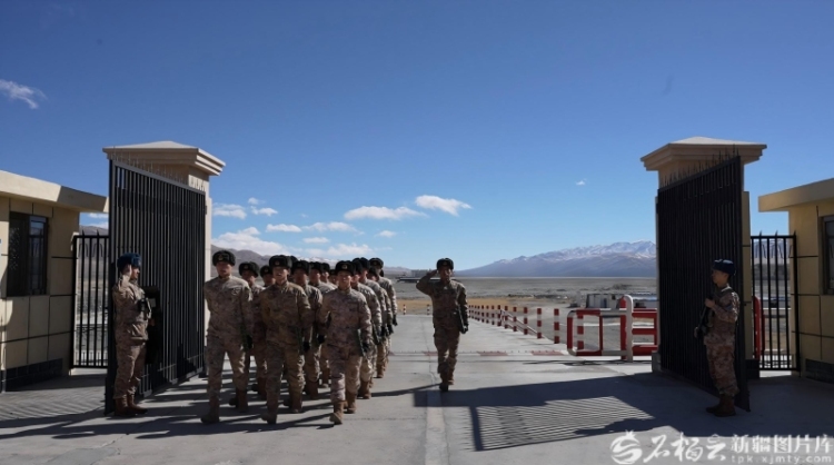 新春走基层丨“天山雪莲”：逆行探亲，温暖高原战位