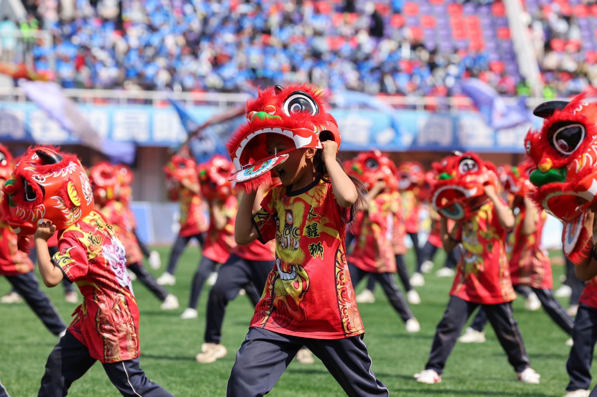 开场表演《龙腾师狮跃·同心共舞》