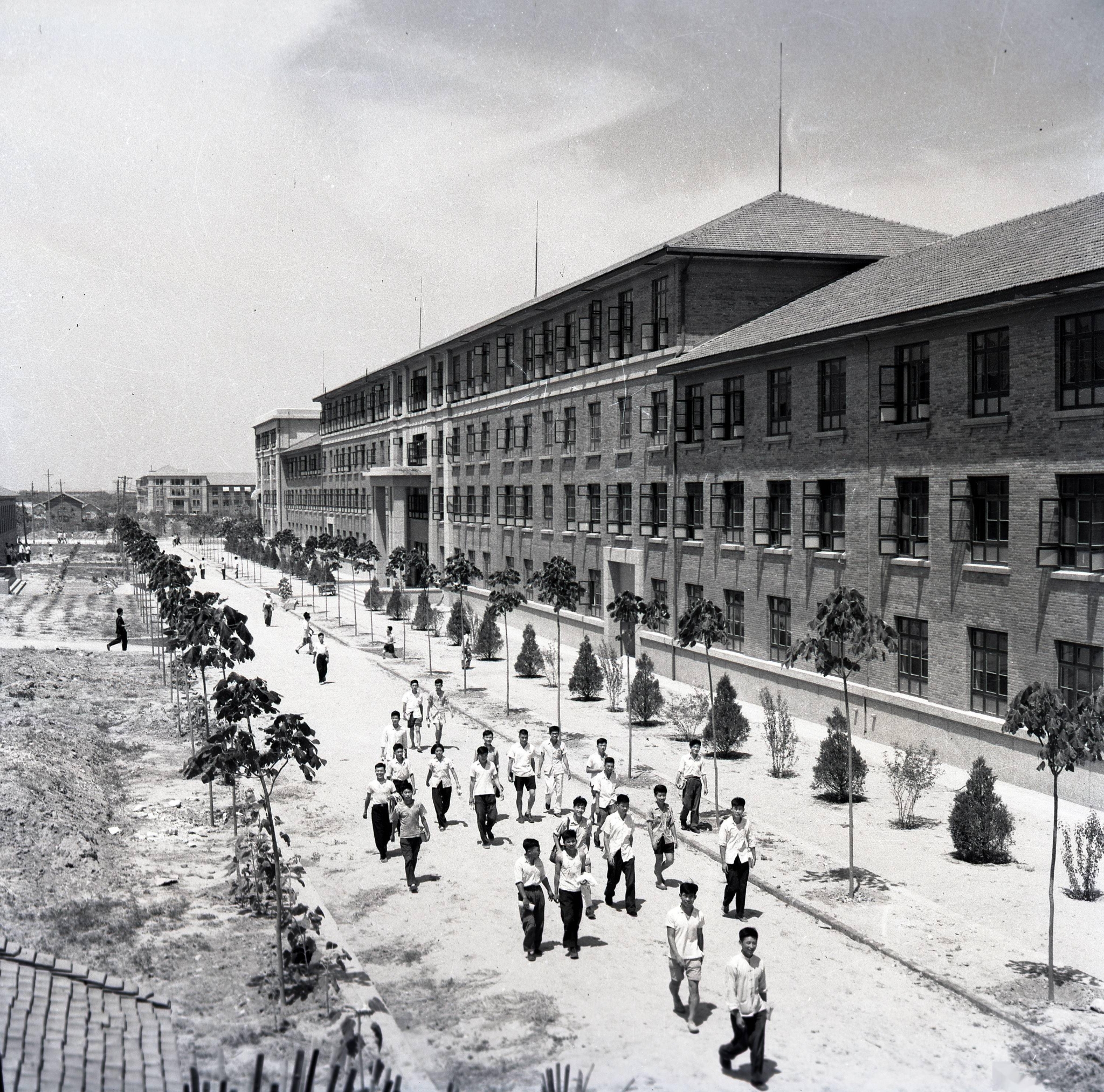 1959年拍摄的西迁后的交通大学校园一景（资料照片）。