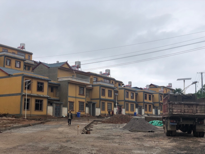 法嘎居民小组灾后安置盖起新居。