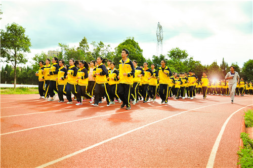 跑课间操 