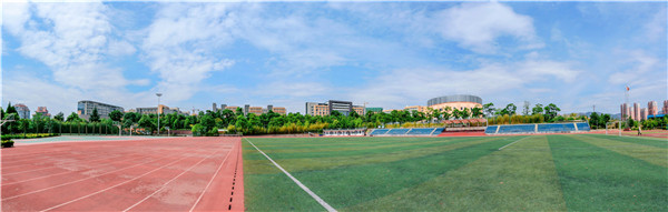 从学校足球场看学校全景_副本