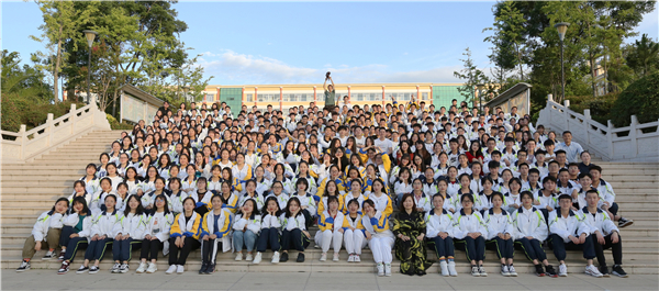 2020届高三毕业生合影 2020届高三毕业生合影