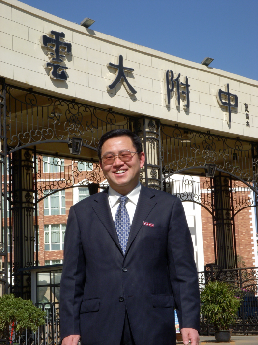 刘卫华校长照片 刘卫华校长照片