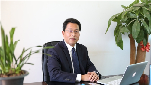 刘世联校长照片（呈贡区名校长）