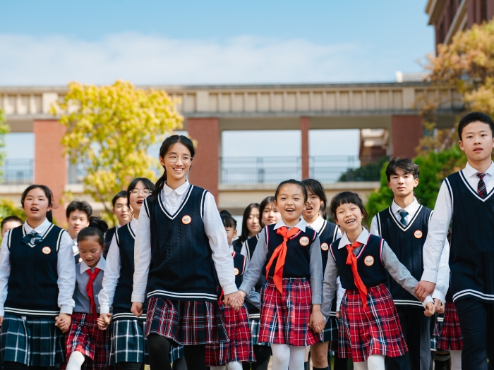 小初高学生漫步诗意校园 小初高学生漫步诗意校园