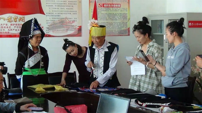 舞蹈学院教师团队到文山采风