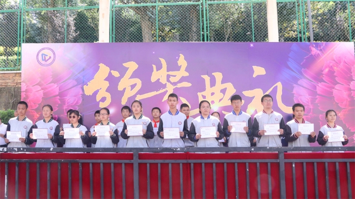 助人为乐小明星颁奖 助人为乐小明星颁奖