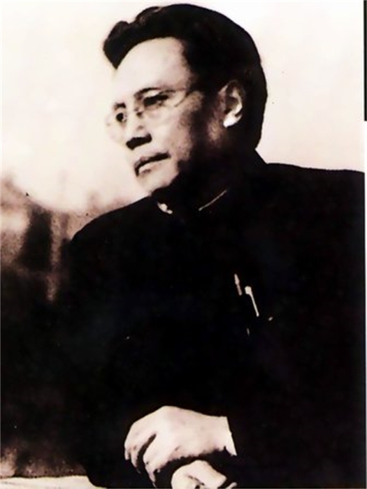 著名哲学家艾思奇