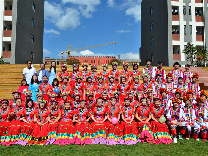 文艺演出后合影