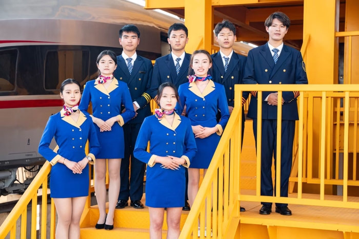 “昆铁专列“宣讲团