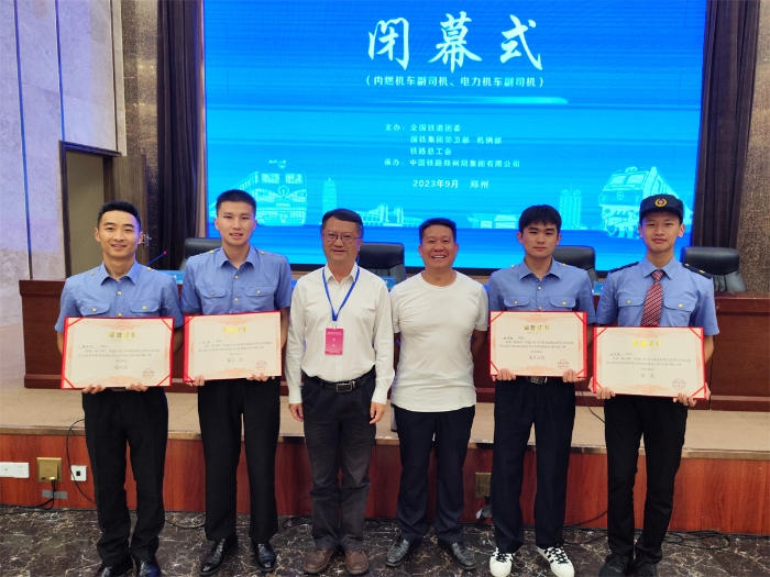 参加“振兴杯”比赛. jpg