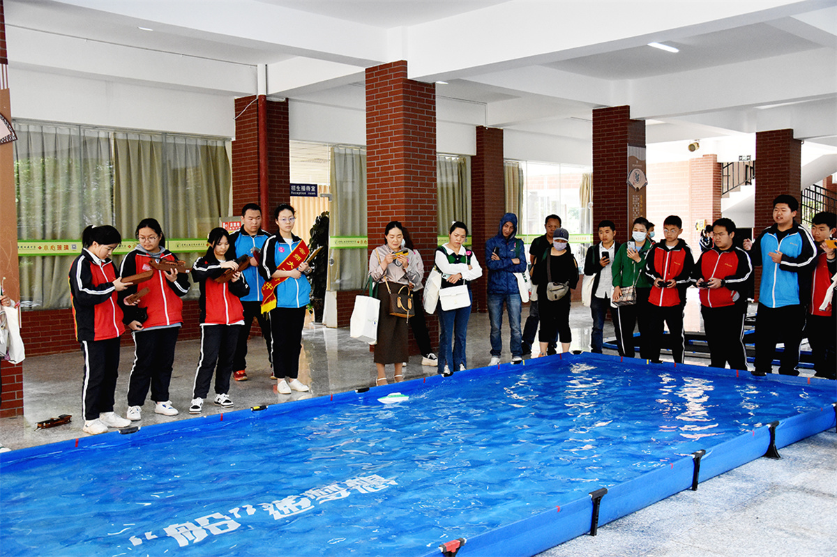 课余活动丰富 提高综合素质