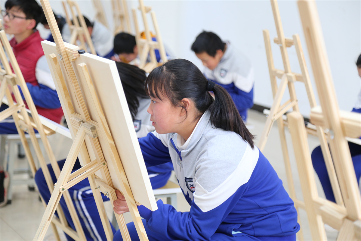 以生为本  五育并举