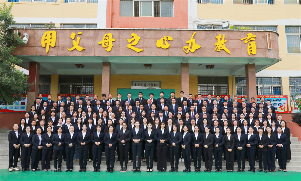 课题研究扎实  教师争先创优