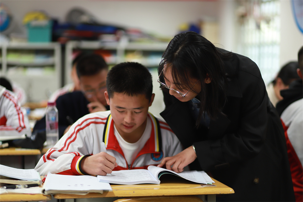 不仅传授知识  更要滋养心灵