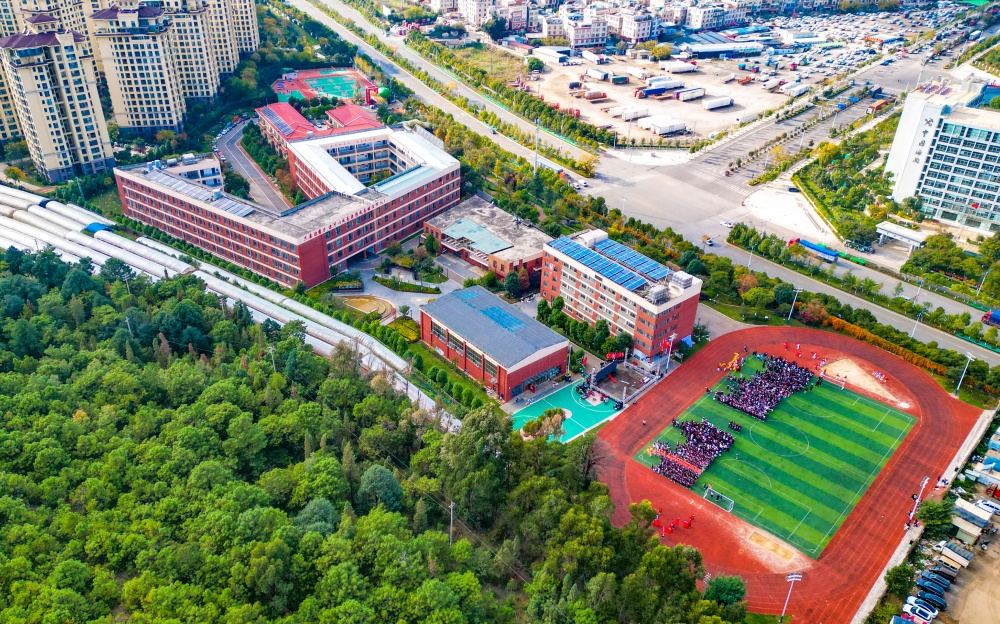 以人为本  质量立校