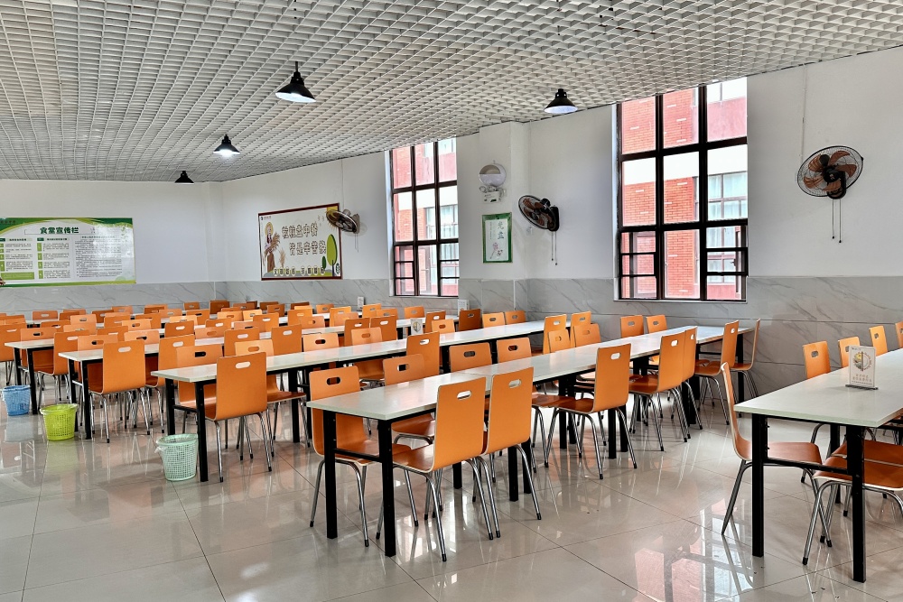 家校共育 校长陪餐