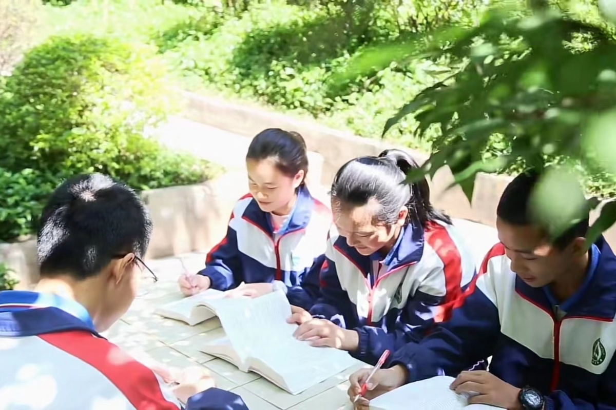 云南昌乐实验中学