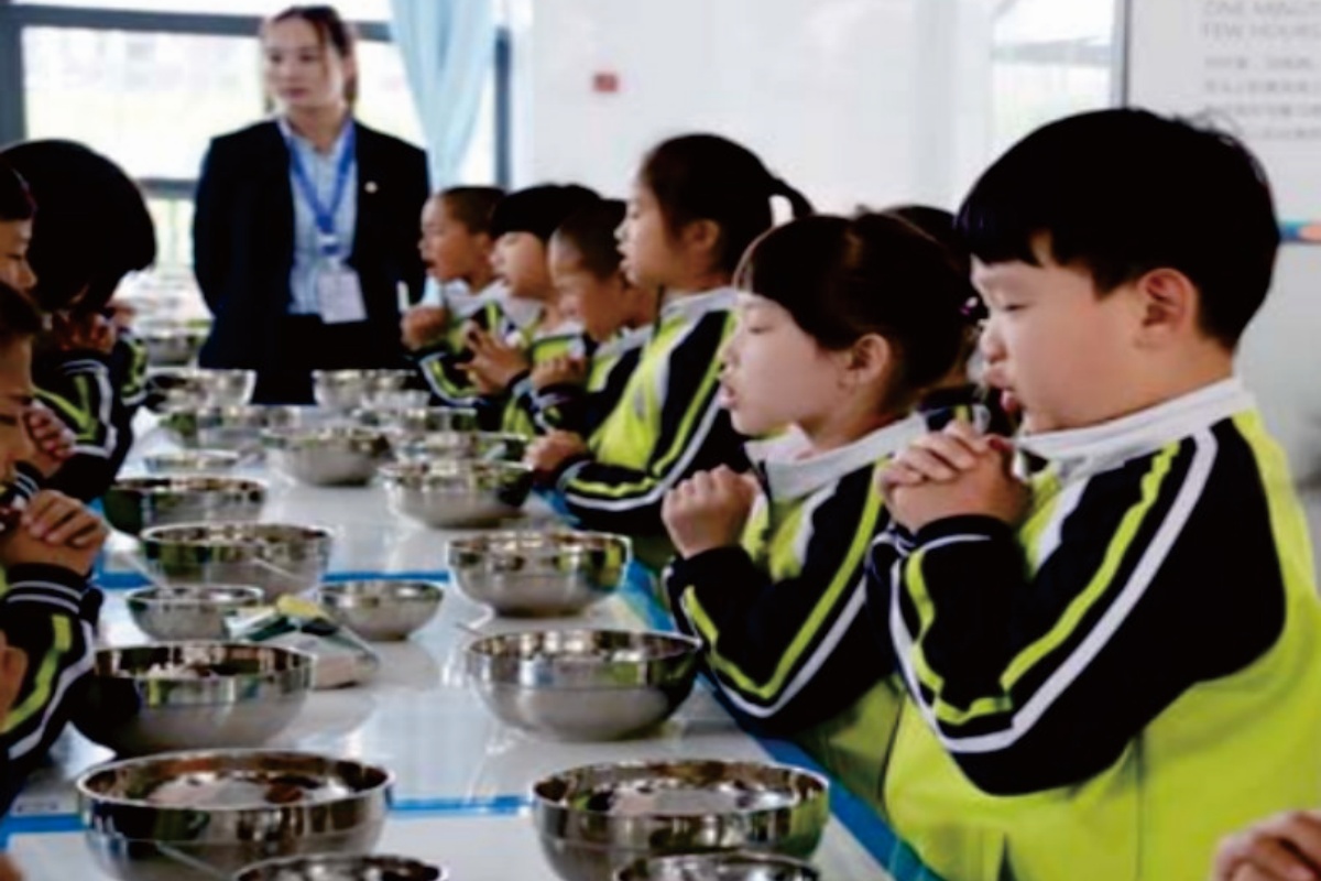 安宁首批6T食堂  坚持校长陪餐制