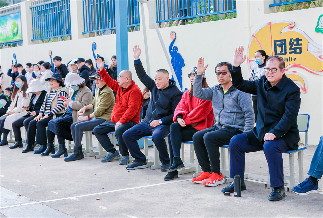 教师配合举手_副本