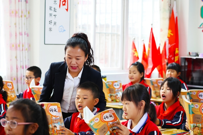 办真教育育真人才 建特色校筑成才路