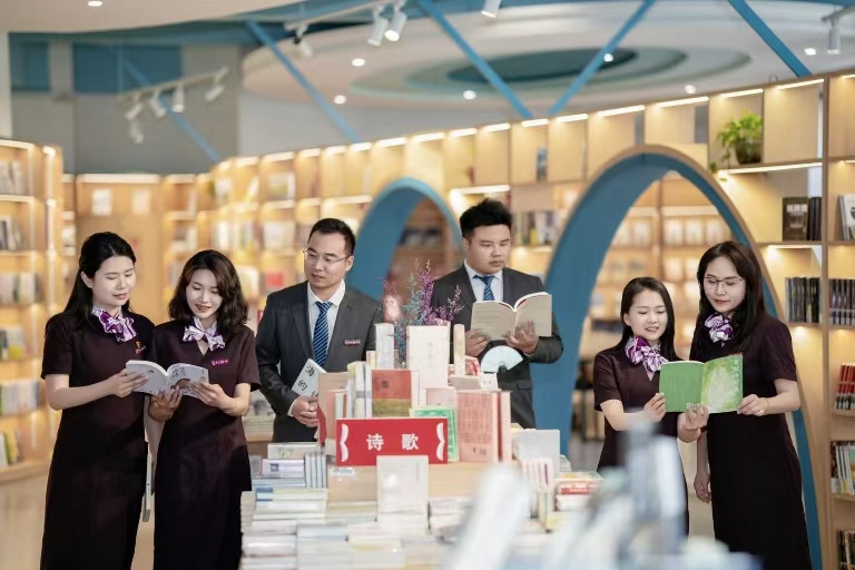 名师引领成长，科研驱动创新