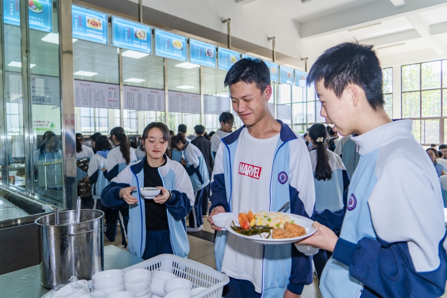 昆明市官渡区云南师范大学附属官渡中学