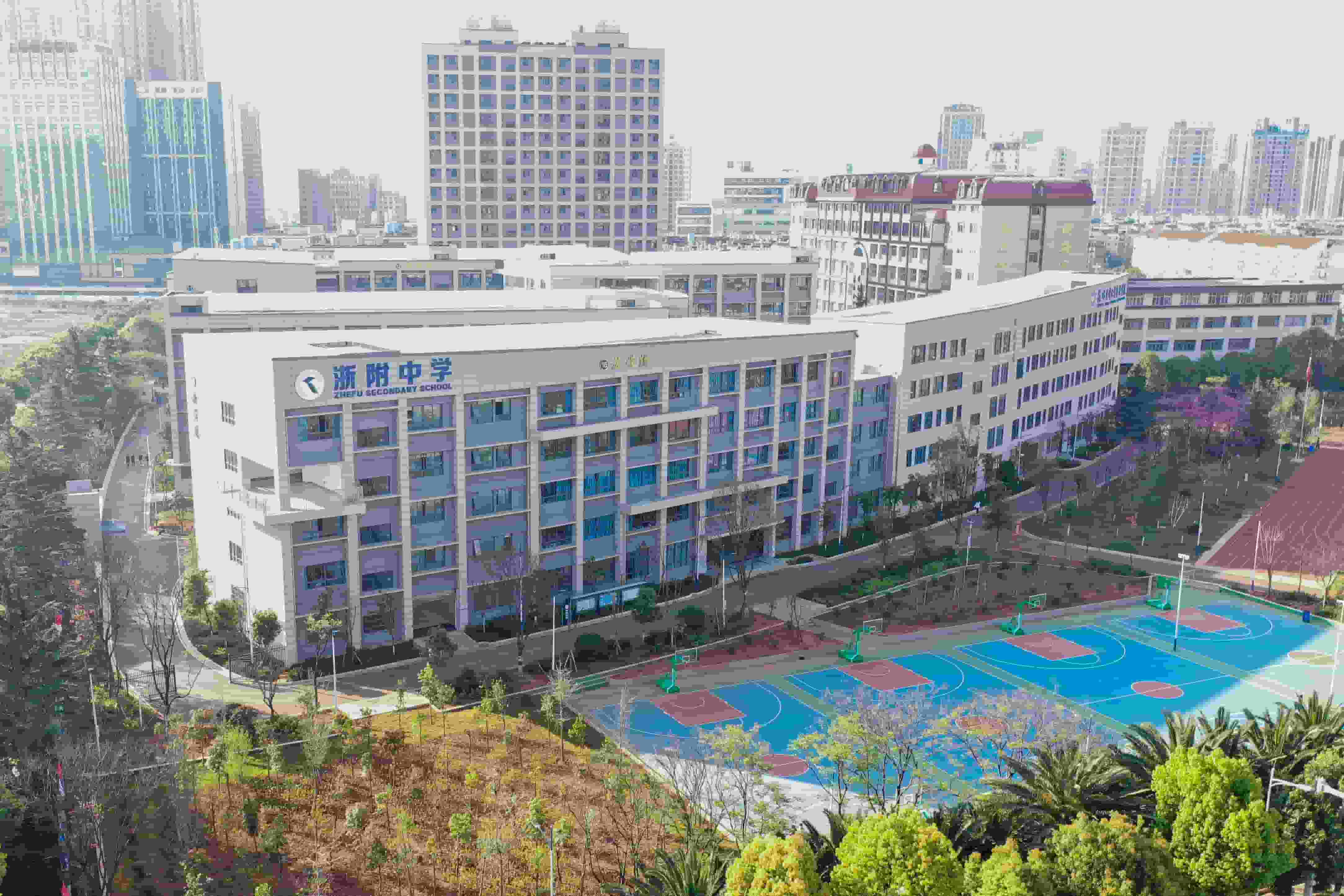 浙江大学附属中学帮扶援建的全寄宿制学校