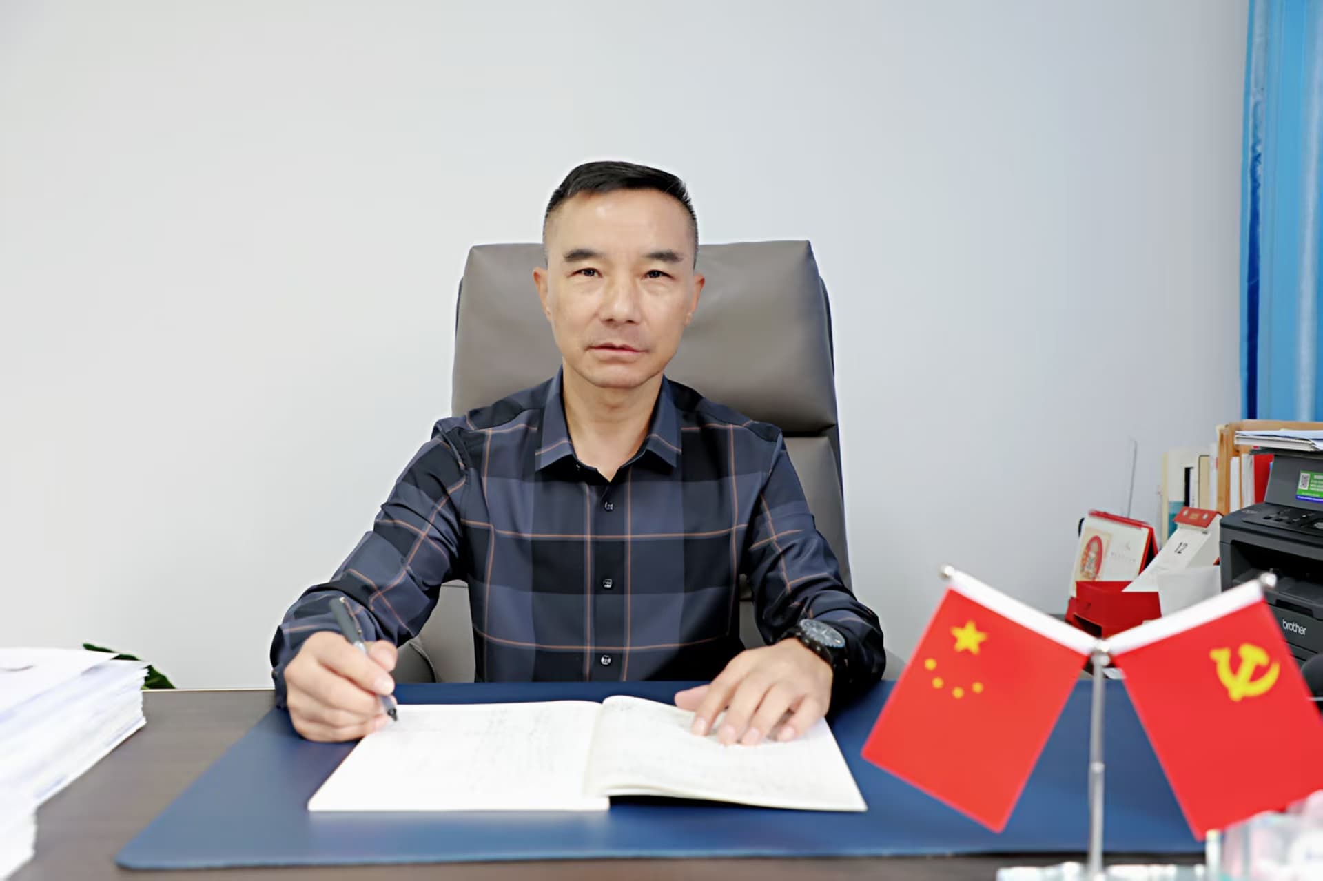 让我们共执新笔，以热爱为楫，为梦想领航！