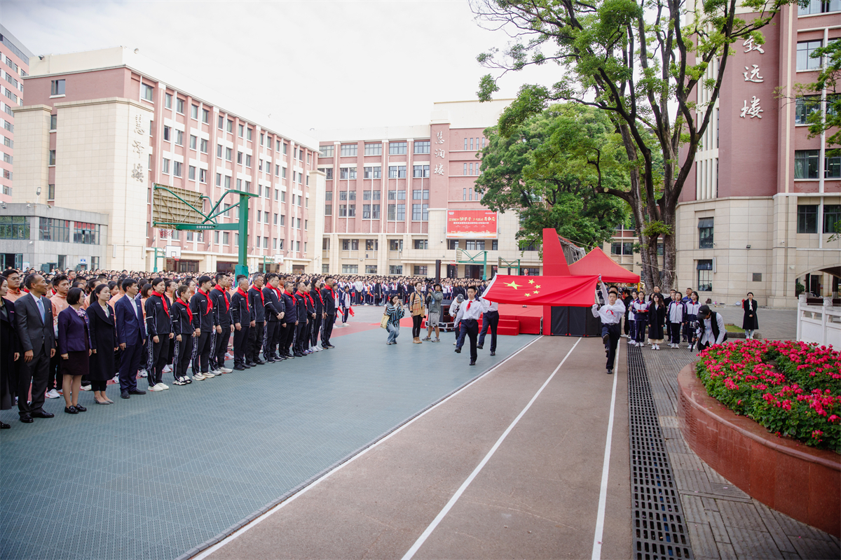 升旗仪式_副本.jpg 升旗仪式_副本.jpg