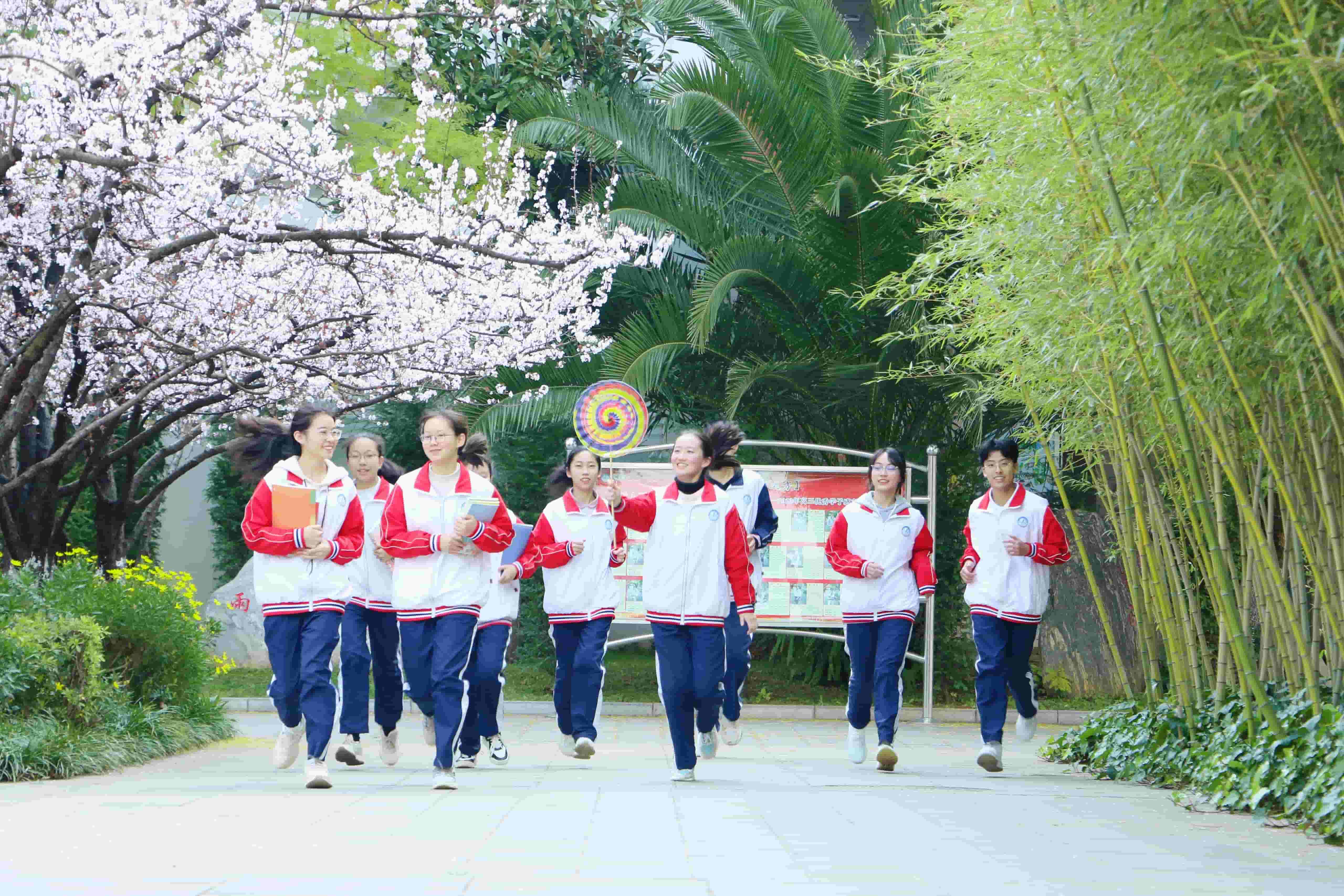 办有温度、有品质、有生命的教育