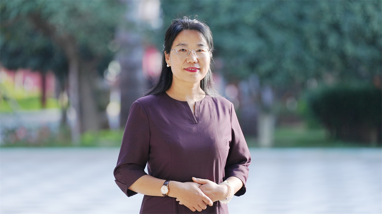 怀赤诚深耕教育 付笃行育梦成光