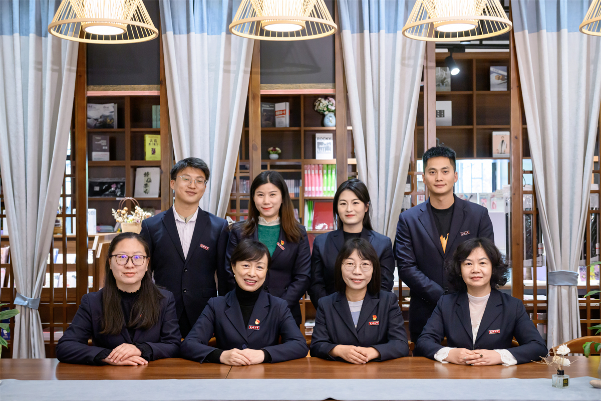 爱岗敬业  锐意进取  团结协作