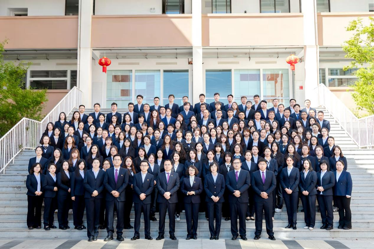 爱岗敬业  积极奉献  素质精良