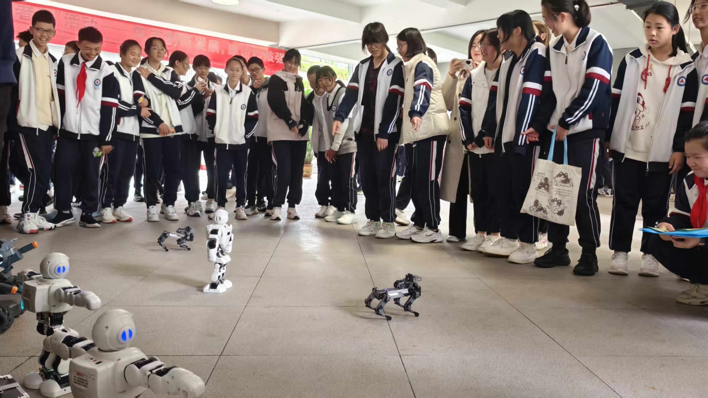昆明市第一中学附属西山区山海实验学校